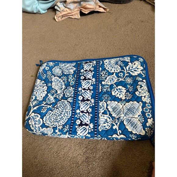 Vera Bradley laptop pouch - Picture 3 of 5